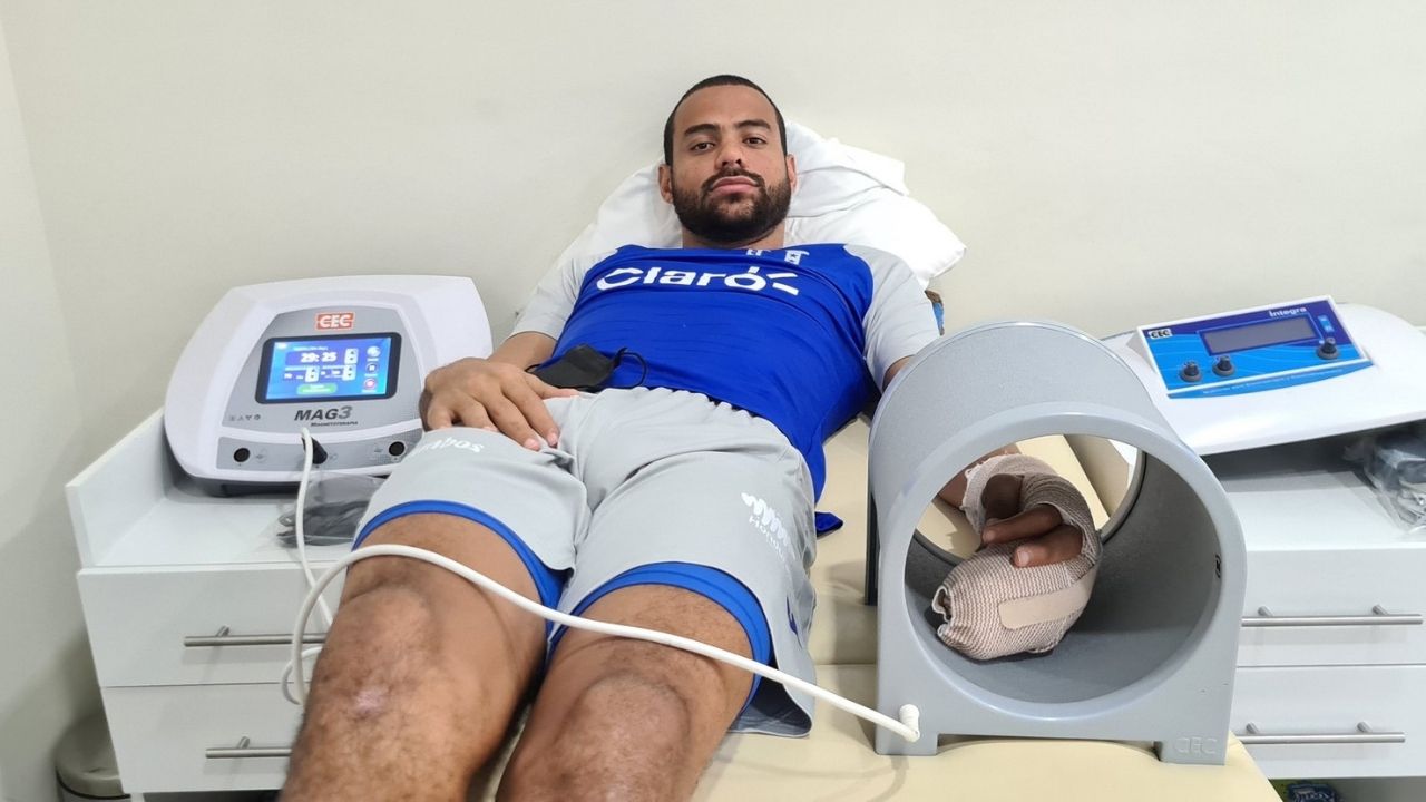 Edrick Menjívar realiza terapia específica para estar en la Copa Oro