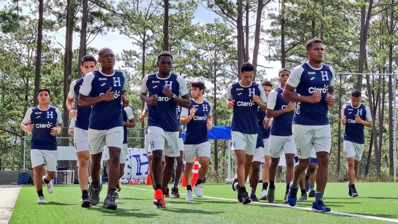 Muma Fernández se sube a la mesa de Elis y Quioto: 'Somos de los pocos jugadores en Honduras con esa característica'