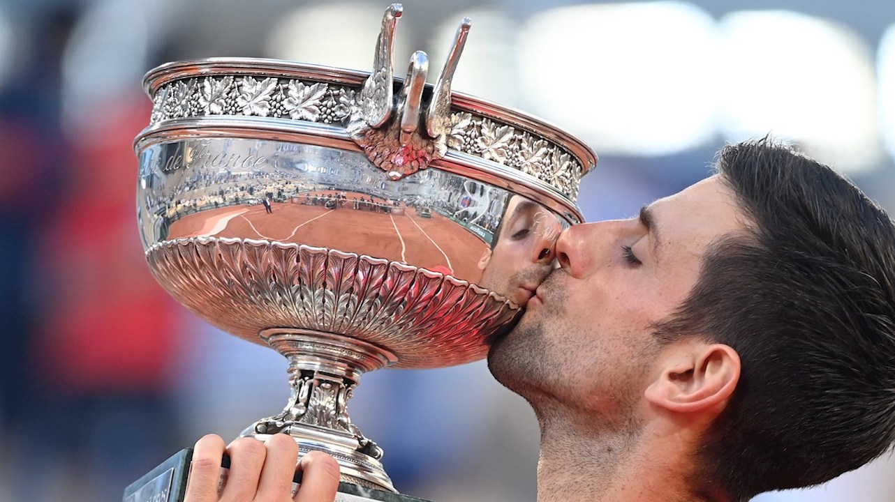 Novak Djokovic conquista Roland Garros, su 19º Grand Slam, tras ganar a Tsitsipas
