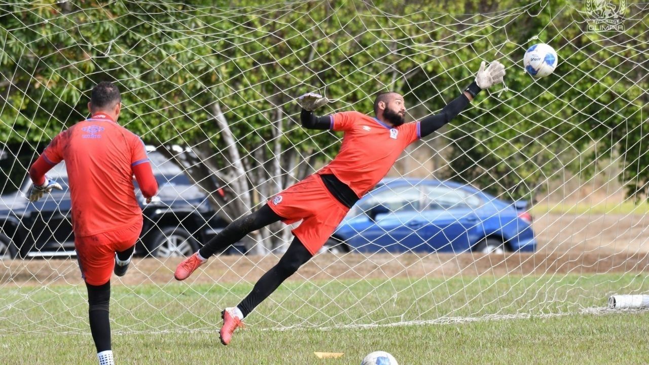Edrick Menjívar habla de su lesión y confirma el tiempo que estará fuera de las canchas
