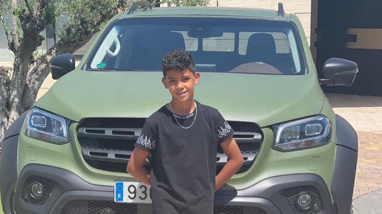Los divertidos memes que generó el costoso regalo de Cristiano Ronaldo a su hijo mayor