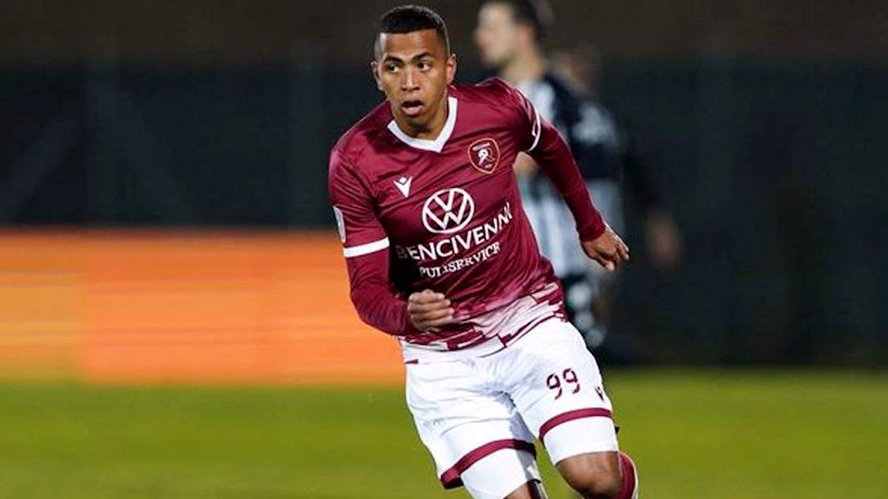 El hondureño Rigoberto Rivas seguirá vistiendo la camiseta de la Reggina