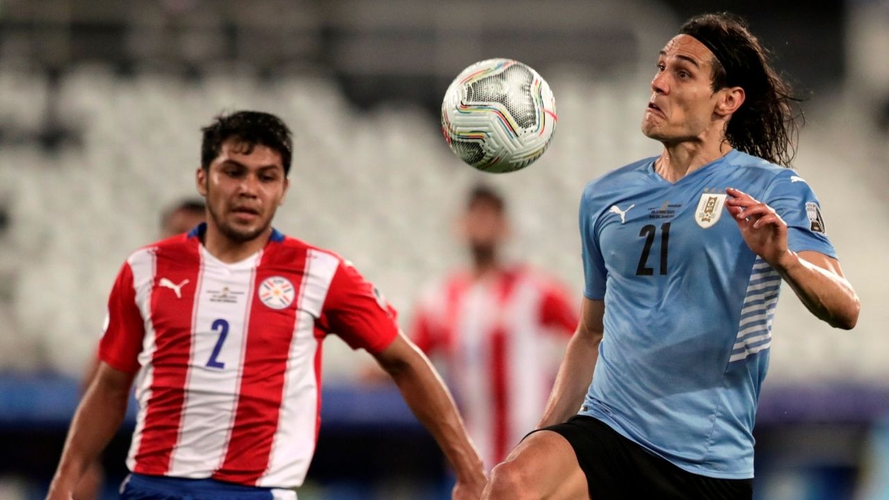 Uruguay vence a Paraguay en partido de dientes apretados