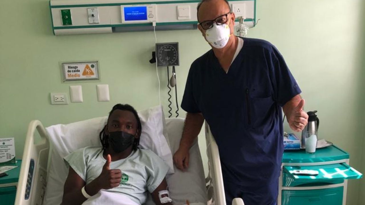 Alberth Elis visitó el quirófano y su participación en el inicio de las eliminatorias está en duda