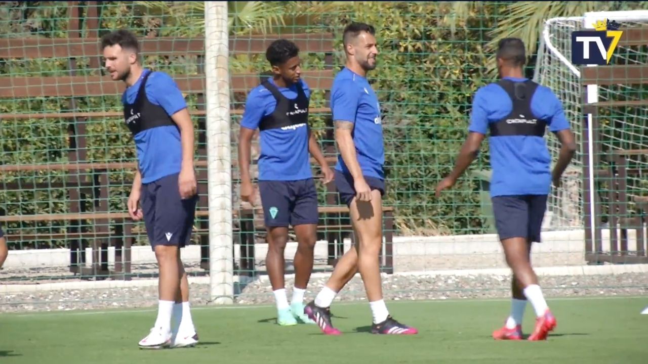 Choco Lozano ya hace fútbol y se reintegra a los entrenamientos del Cádiz