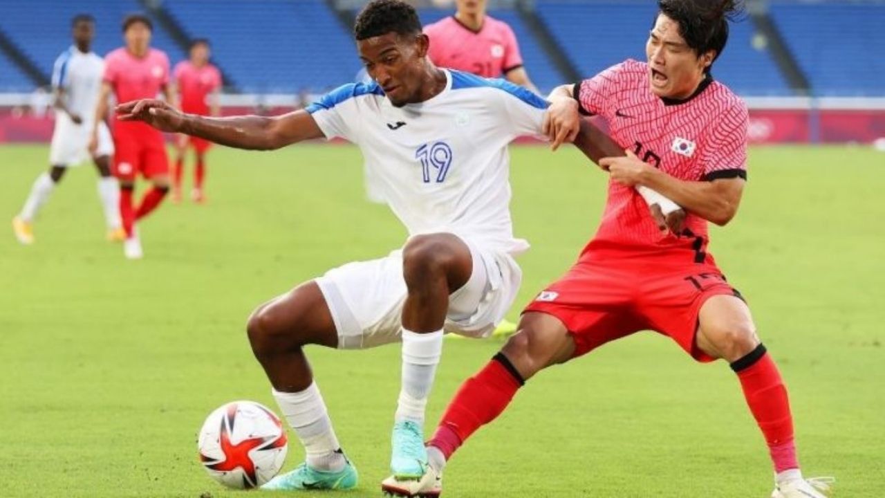 Douglas Martínez envía mensaje a los que critican que la selección fue a 'pasear y no sirve'