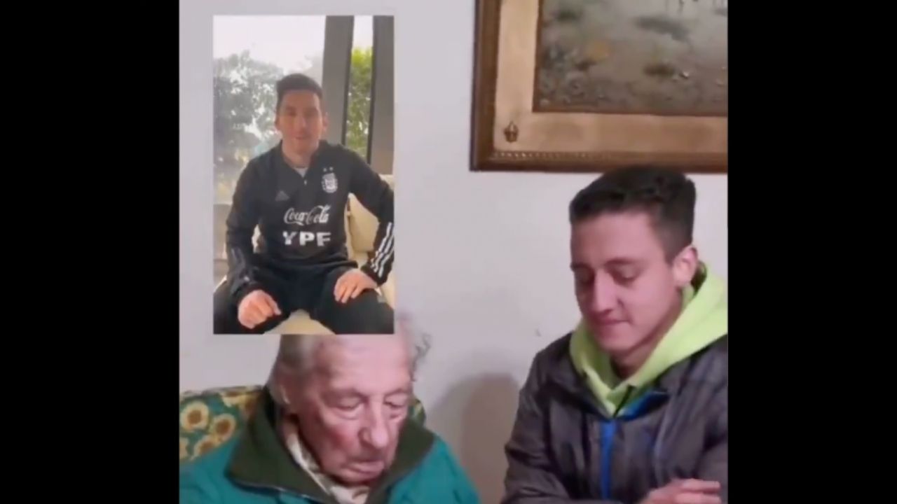 Messi sorprende a anciano de 100 años que siempre anota su goles en el Barcelona y en Argentina