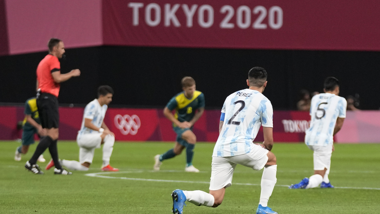 Tokio-2020: Argentina arranca los Juegos estrellándose contra Australia