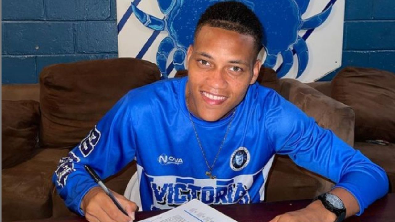 Jugador hondureño que se había quedado 'mojado' en Estados Unidos regresa al país y renueva con Victoria