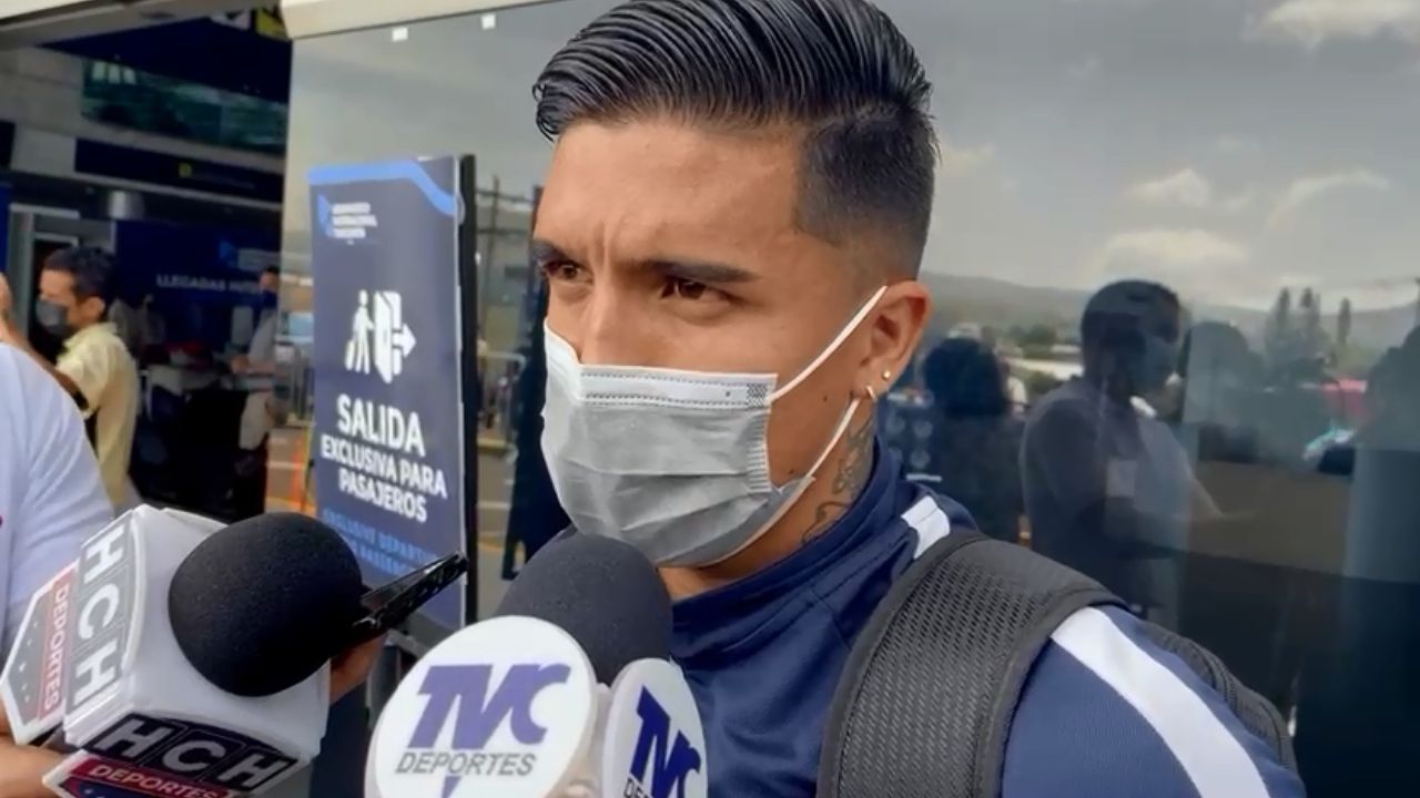 Michael Chirinos arriba a Honduras y cuenta lo que le dijeron sus compañeros al dejar de la concentración