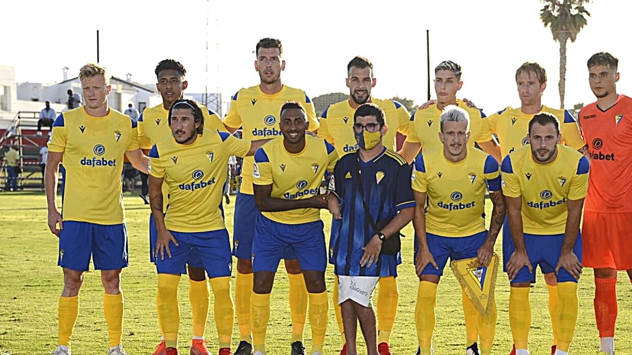 Choco Lozano gana su primer trofeo con el Cádiz