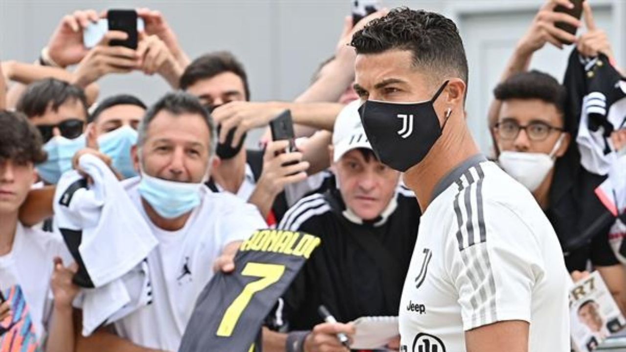 Cristiano Ronaldo retornó a la Juventus y fue ovacionado por los hinchas
