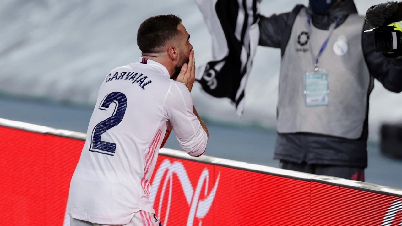 Dani Carvajal renueva con el Real Madrid que quiere evitar otro caso 'Sergio Ramos'