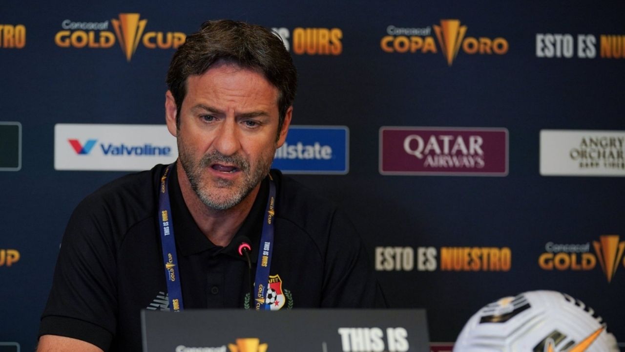 Entrenador de Panamá se va insatisfecho frente a Honduras y atiza contra su defensa