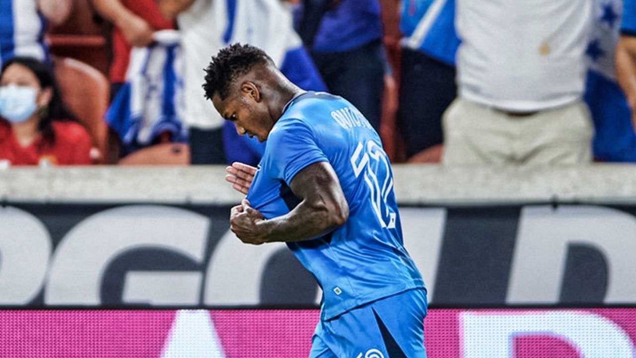 ¡Doblete! Romell Quioto marca el segundo contra Panamá y rompe en llanto