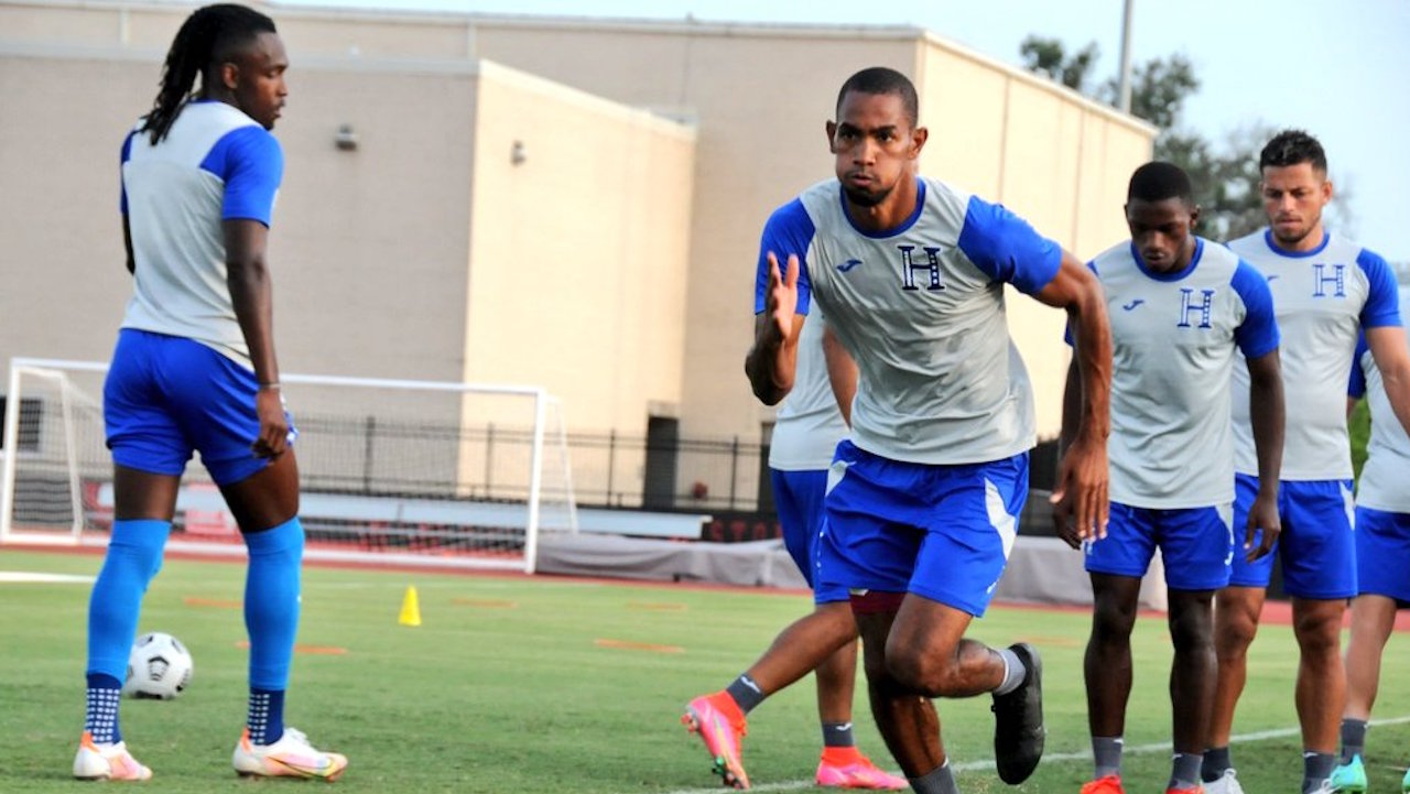 Dos jugadores hondureños con covid-19 previo al duelo ante Panamá de la Copa Oro