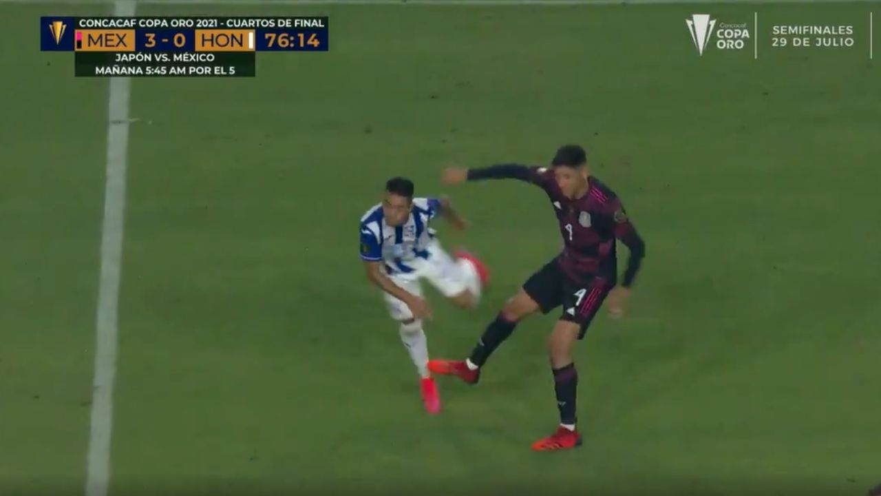 ¿Se quejan de nosotros? Vea la patada de un jugador mexicano sobre Diego Rodríguez que quedó impune