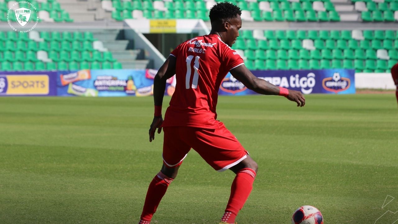 Rubilio Castillo se queda sin entrenador en el Royal Pari de Bolivia