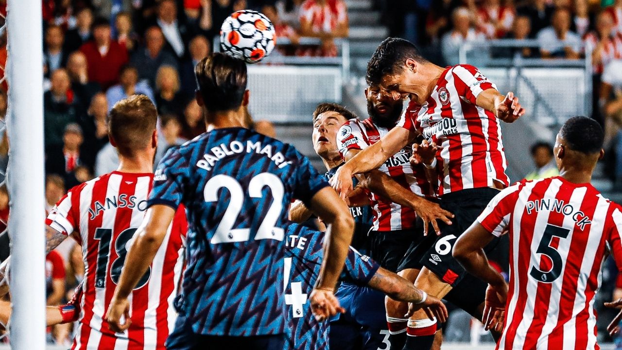 Arsenal debutó en la Premier League cayendo ante el recién ascendido Brentford
