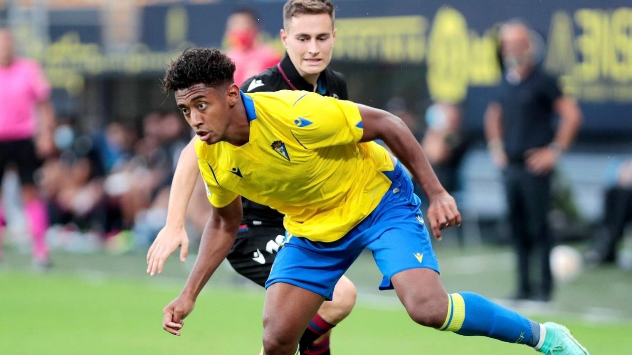 Choco Lozano y Cádiz vivieron un agónico empate ante el Levante en su debut en La Liga
