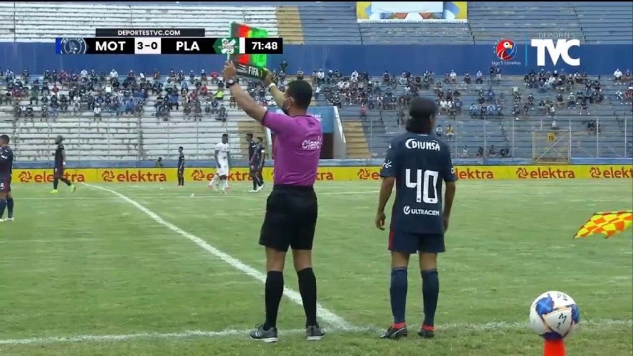 Hijo del Nene Obando debutó con Motagua y estuvo a punto de anotar un golazo