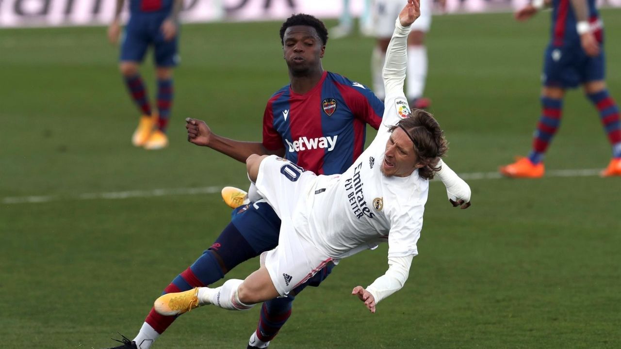 Real Madrid tropezó ante el Levante pero Vinicius los salvó de un derrota