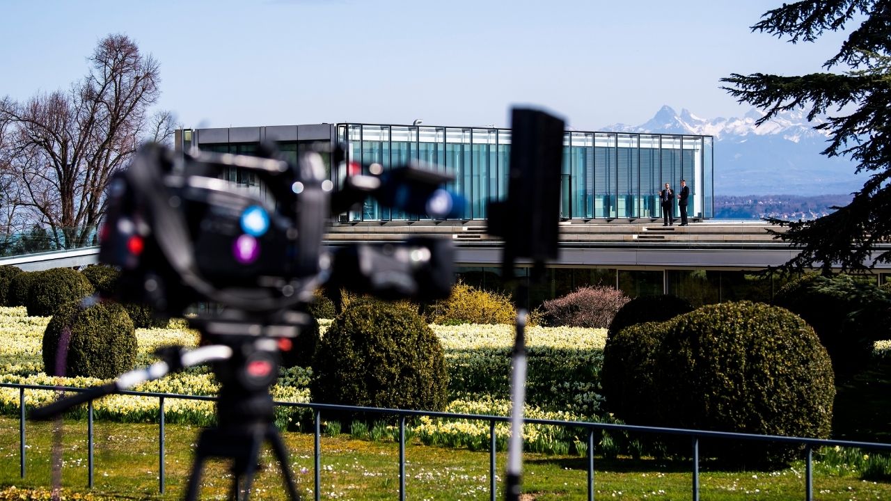 Dos arrestos en la sede de la UEFA en una investigación penal, según Le Monde