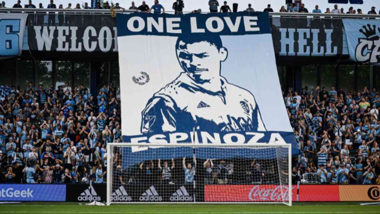 ¡Merecido! Aficionados de Sporting KC se rinden ante jugador hondureño por su trayectoria