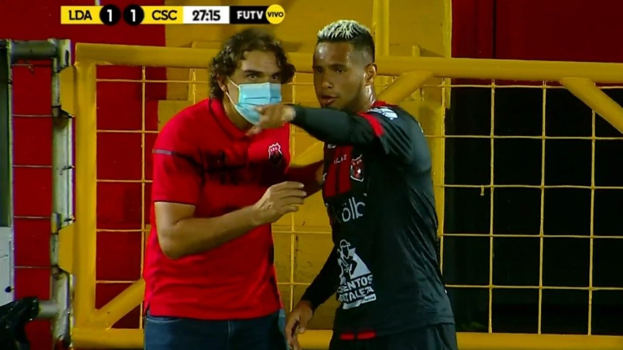 Alex López se queda sin técnico en Costa Rica