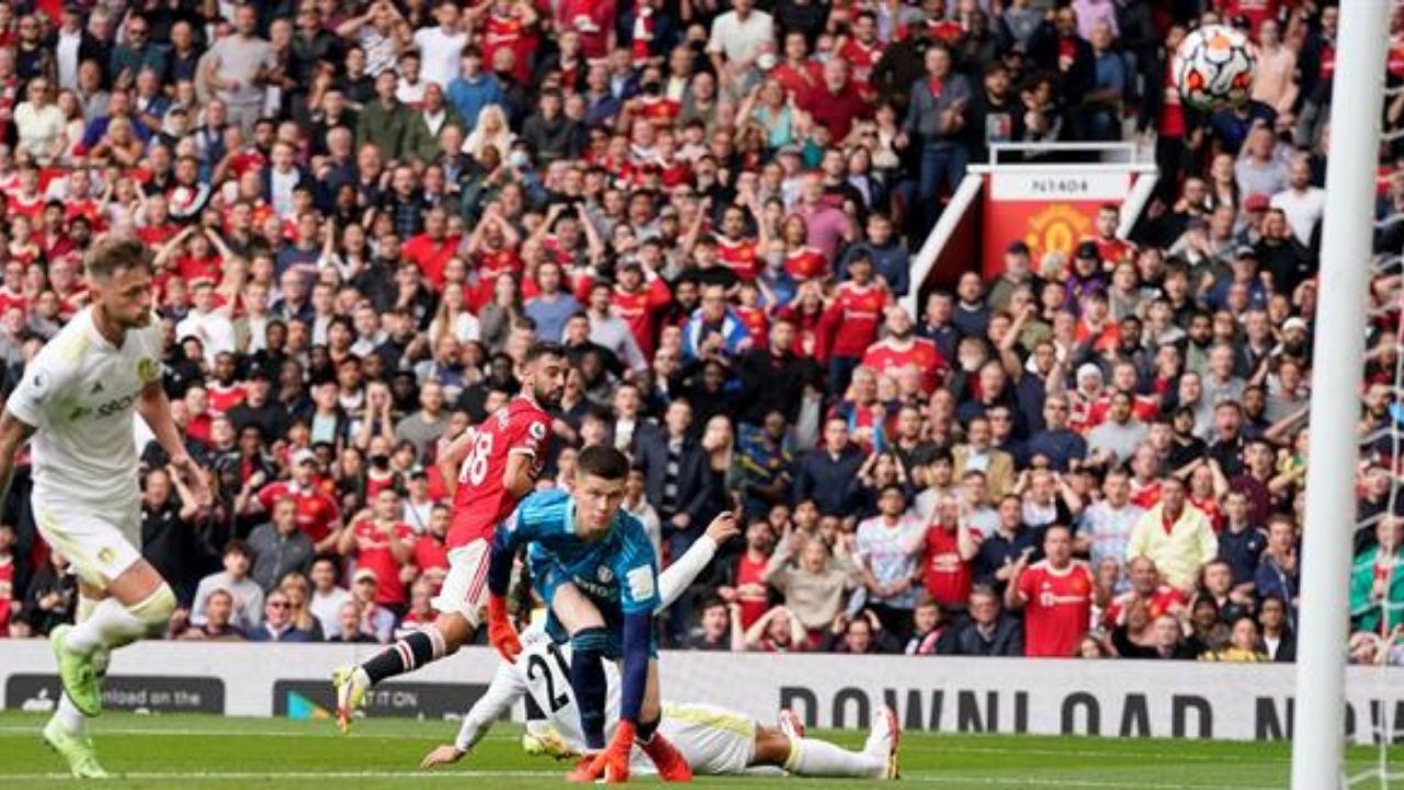 Manchester United aplasta a Leeds con tres goles de Bruno Fernandes