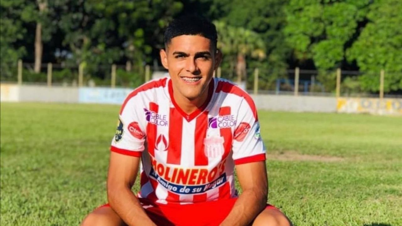 Luis Palma muestra su frustración tras perder titularidad en el Vida