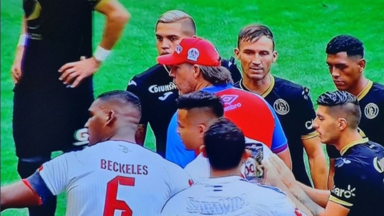 Olimpia asume responsabilidad por actos 'bochornosos' en el duelo amistoso ante Motagua