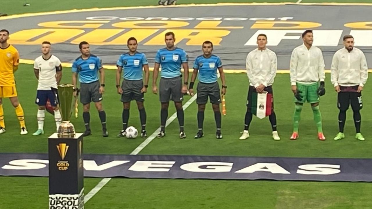 Exárbitro mexicano elogió el trabajo de Saíd Martínez en la final de la Copa Oro y destacó sus cualidades