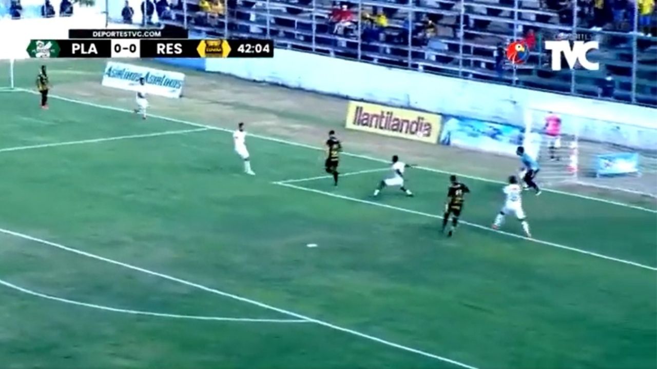 Video: Ramiro Rocca estuvo a punto de marcar el gol del torneo en Honduras