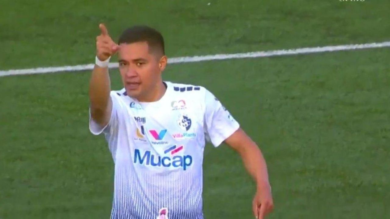 Roger Rojas anota contra el Alajuela y sigue acrecentando su historia en Costa Rica