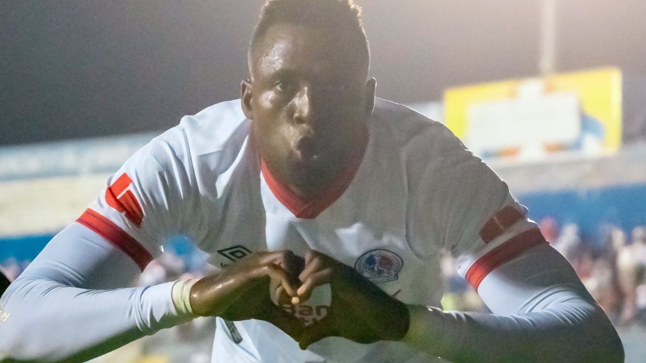 Olimpia encontró los goles en su banca y rescata un triunfo ante el Honduras Progreso