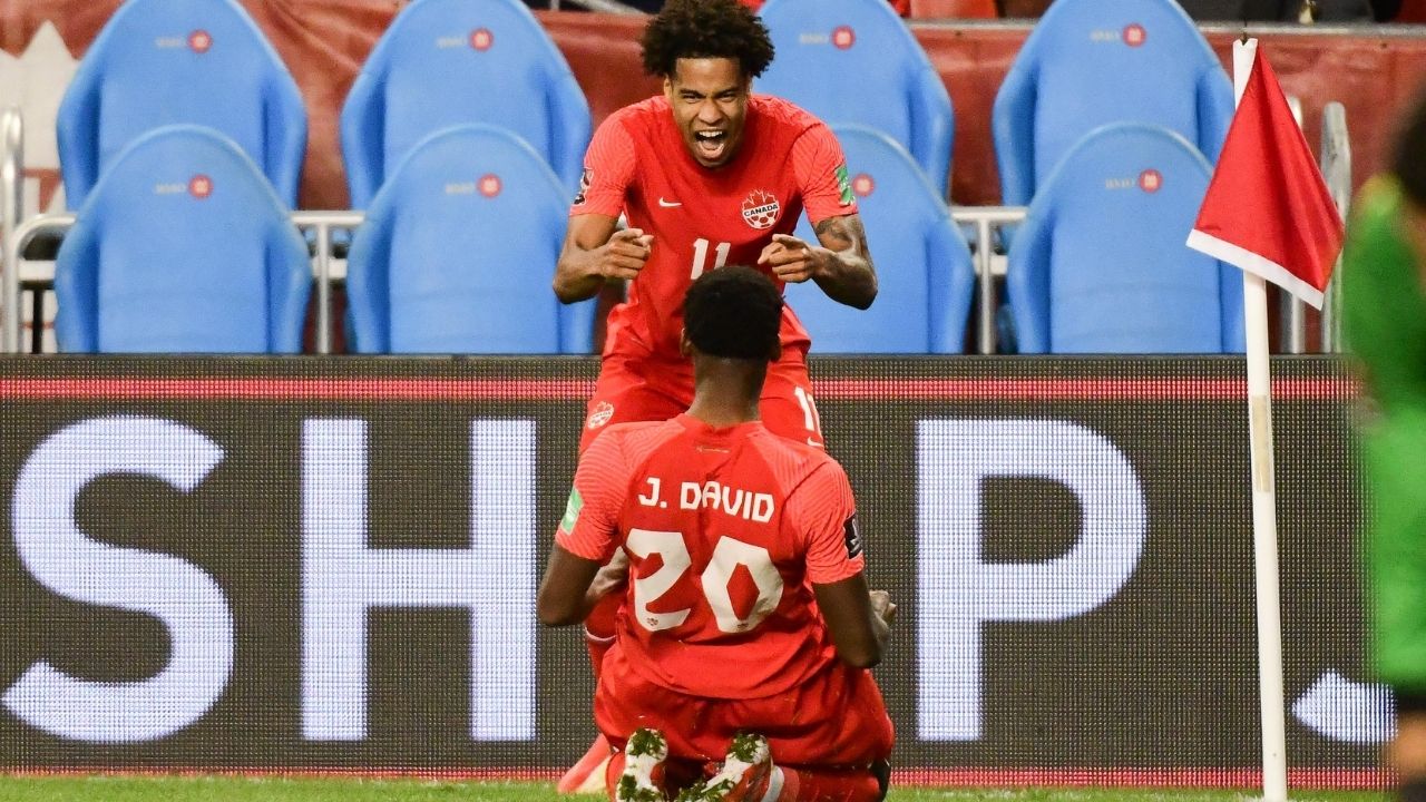 Canadá consigue su primer triunfo en la octogonal goleando a El Salvador