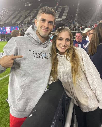 Devyn Pulisic abraza a su hermano Christian Pulisic