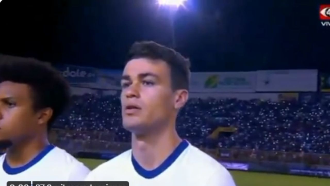 El susto de Gio Reyna tras escuchar un mortero en el partido contra El Salvador