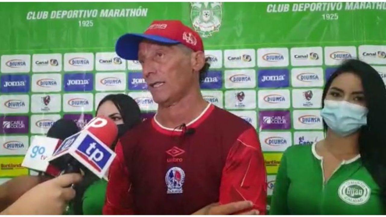 Pedro Troglio se queja del arbitraje y envía mensaje a los que hablan del Olimpia