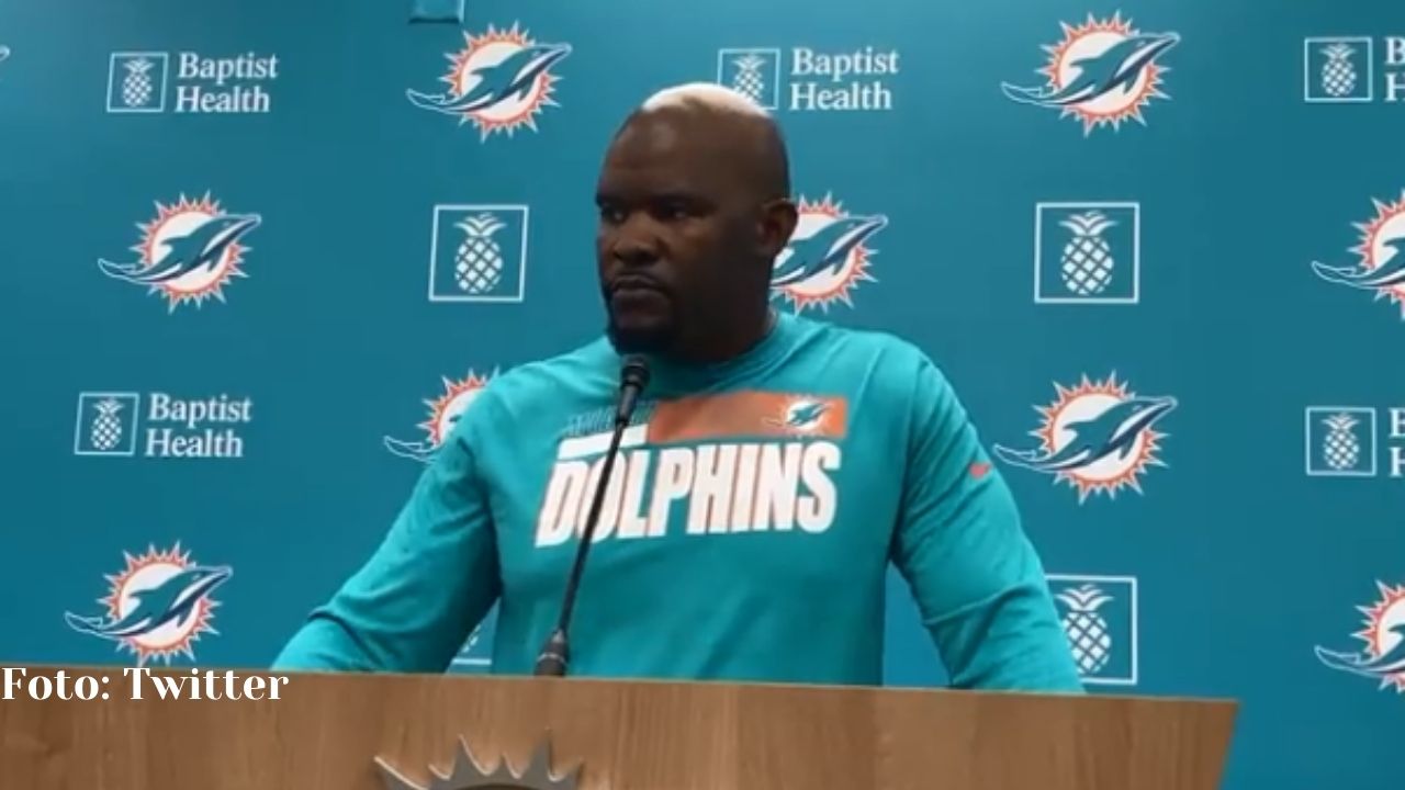 El entrenador hondureño Brian Flores inicia su tercera temporada al frente de Miami Dolphins