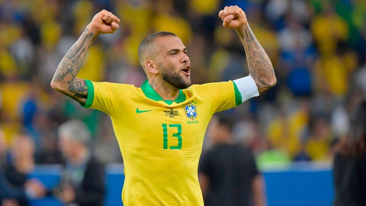 Dani Alves rescindió su contrato con el Sao Paulo
