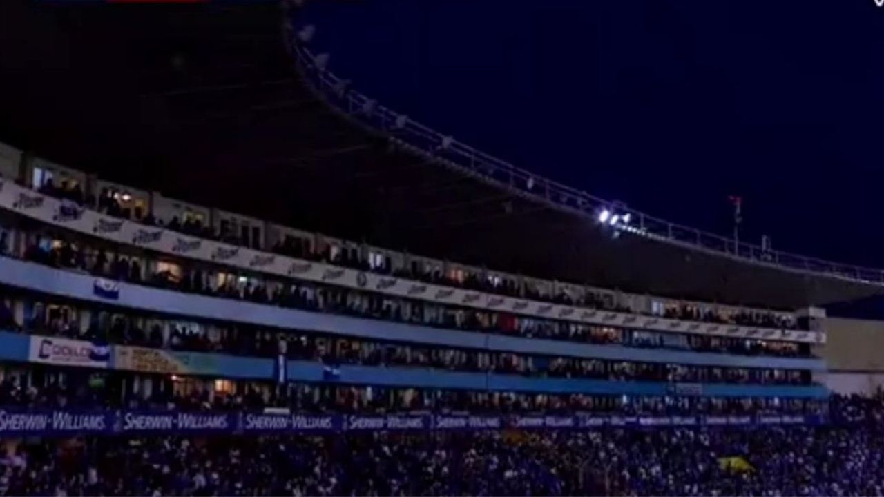 Nayib Bukele promete construcción de nuevo estadio tras apagón en el Cuscatlán
