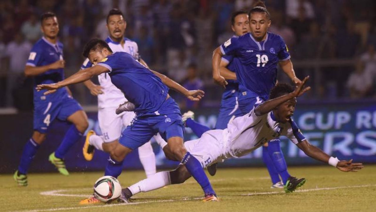 Prensa salvadoreña destaca paternidad de la selección de Honduras sobre El Salvador