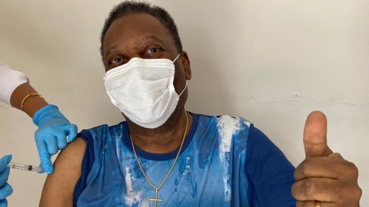Extirpan tumor en el colón a Pelé y dice estar 'bien'