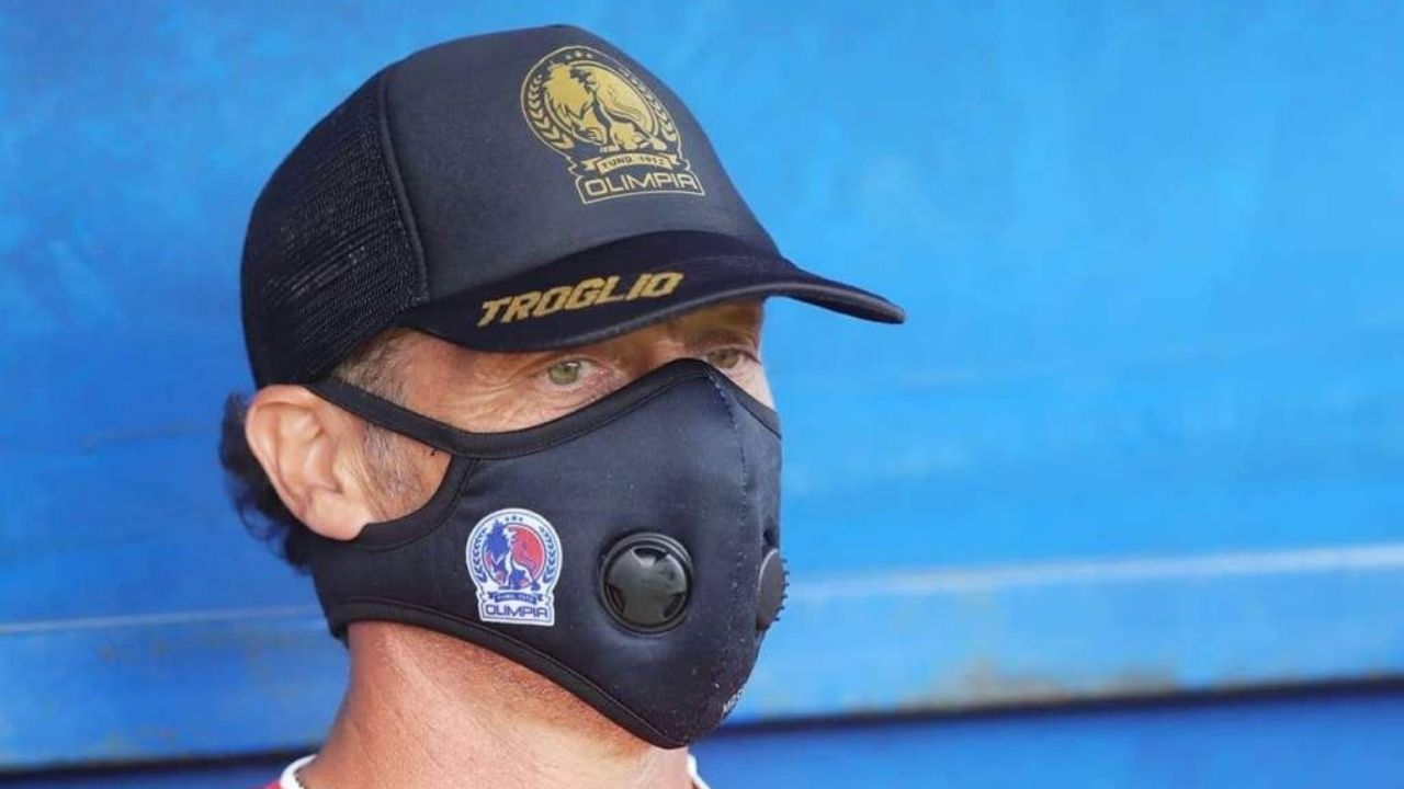 Pedro Troglio pone a disposición su cargo como entrenador del Olimpia tras castigo de Concacaf