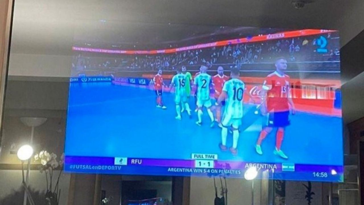 El misterioso televisor con que Lionel Messi celebró el triunfo de la selección de futsal de Argentina