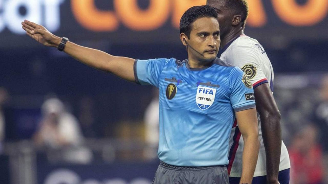 Árbitros hondureños elegidos para dirigir partido de la Liga de Campeones Concacaf