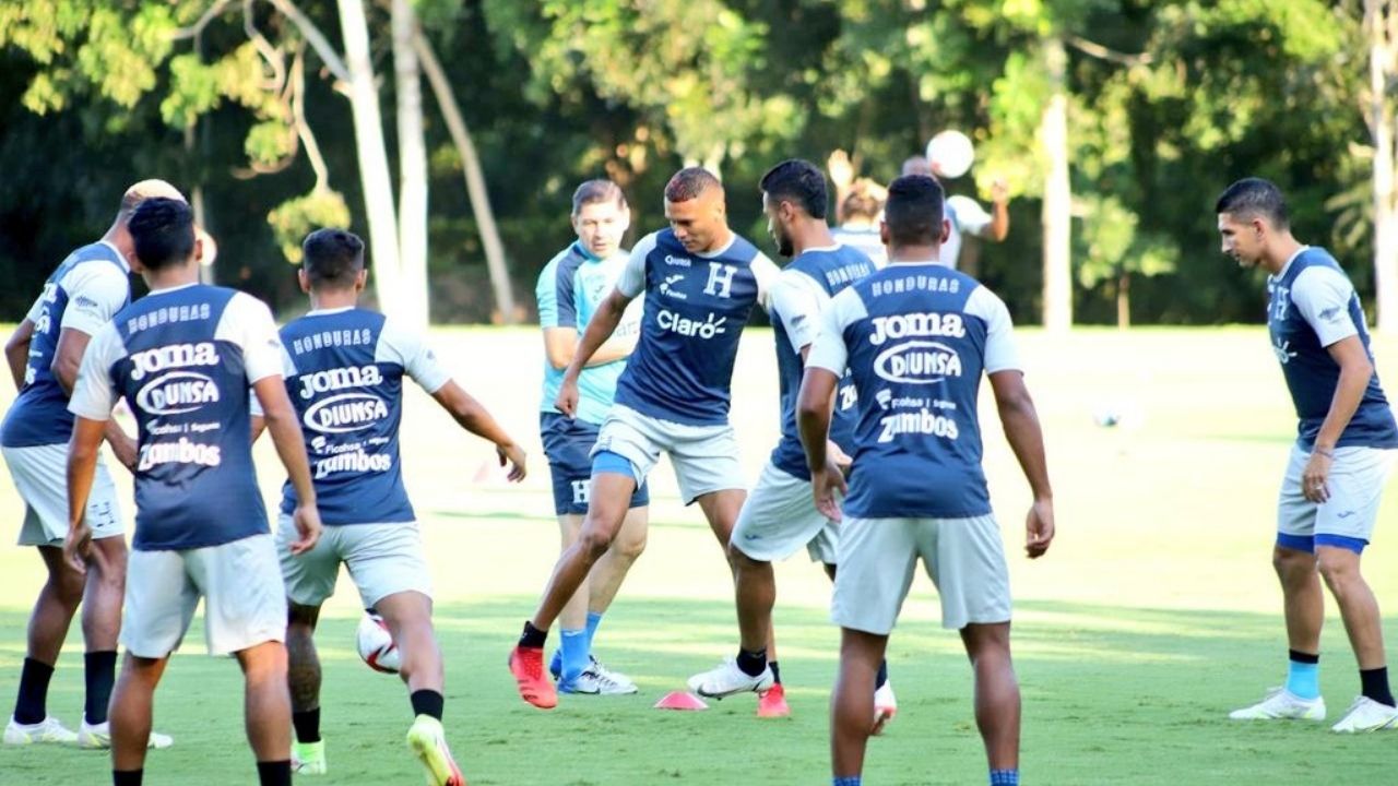 Confirman primeras dos bajas de Honduras para primer microciclo del Bolillo Gómez