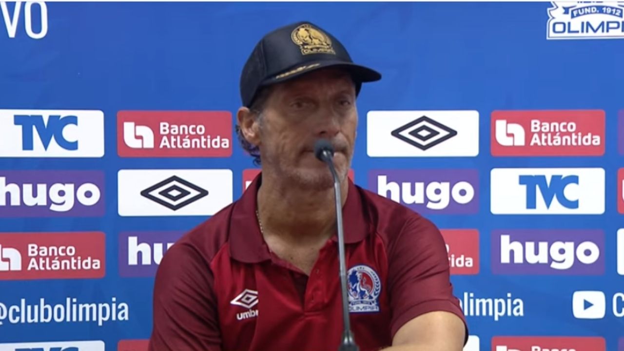 Pedro Troglio confesó el por qué hay tanto expulsado en el Olimpia y recuerda que no son un "desastre"